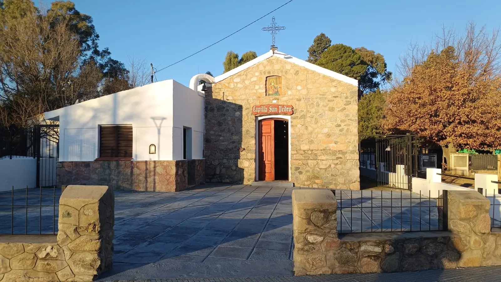 Exterior capilla San Pedro de Papagayos